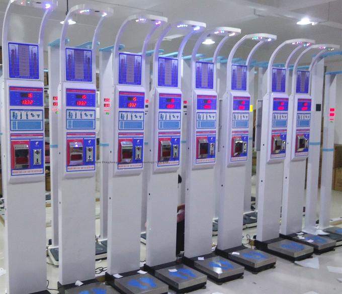 Máquina da medida do peso corporal dos cuidados médicos do hospital, escala de Digitas com calculadora de Bmi